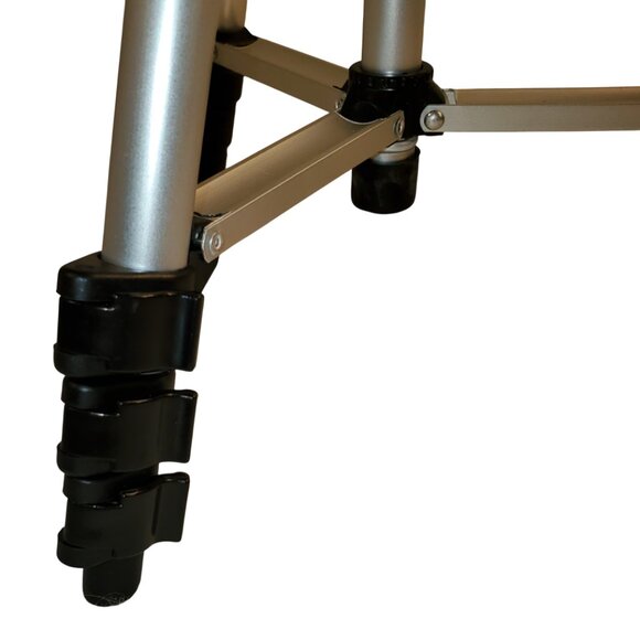 Neewer Lightweight Tripod Adjustable from 15.5"-47.5" with Carrying Case - Picture 5 of 7